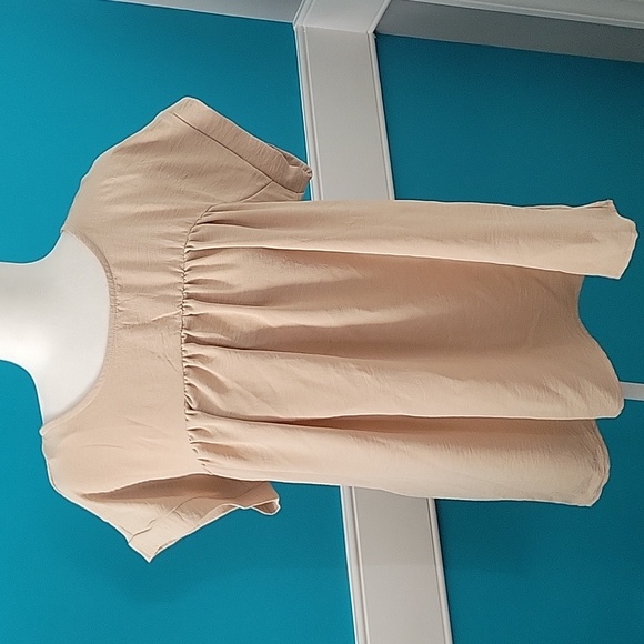 ANDREE BY UNIT Tops - Andree bu Unit Taupe Button Keyhole back top XL